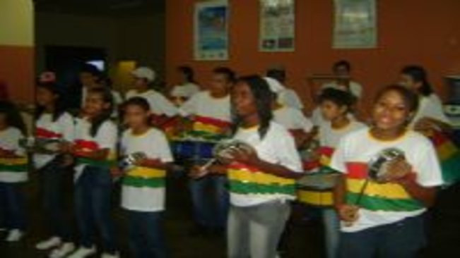 Bateria recepciona deputado Aldo Rebelo